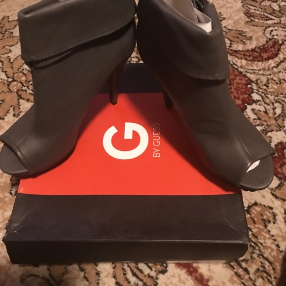 Size 8, New shoe bootie Grey - Picture 2 of 6